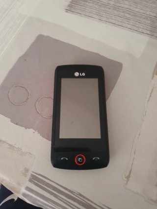 Móvil LG Negro y Rojo