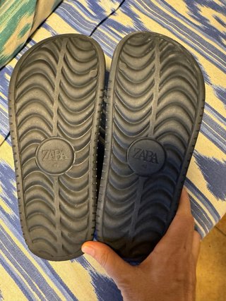Chanclas negras Slide tipo Jeezy