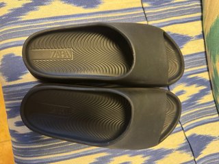 Chanclas negras Slide tipo Jeezy
