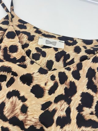 Top con stampa leopardata