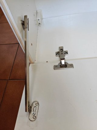 Armario colgante blanco y beige