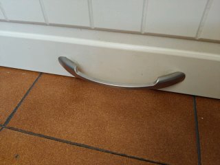 Armario colgante blanco y beige