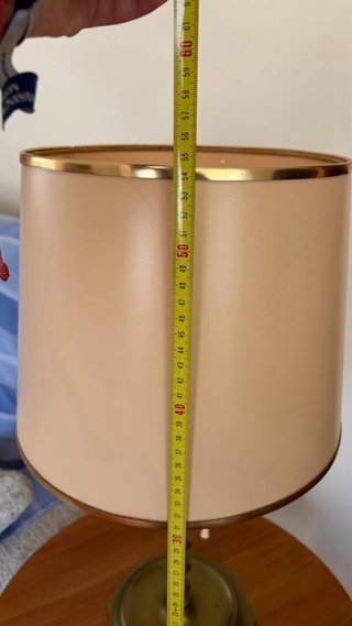 Lámpara de mesa dorada antigua