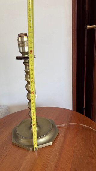 Lámpara de mesa dorada antigua