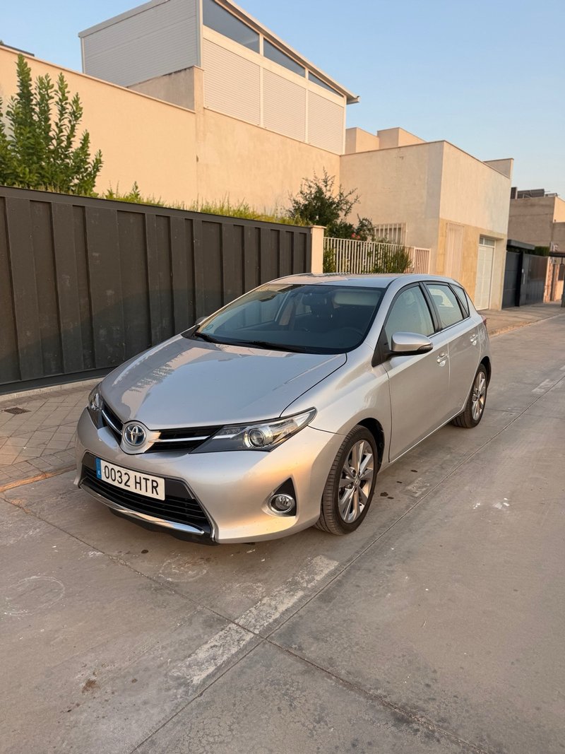 Toyota Auris 2013 - foto 1