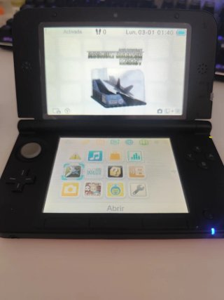 Nintendo 3DS XL Roja + cargador Original