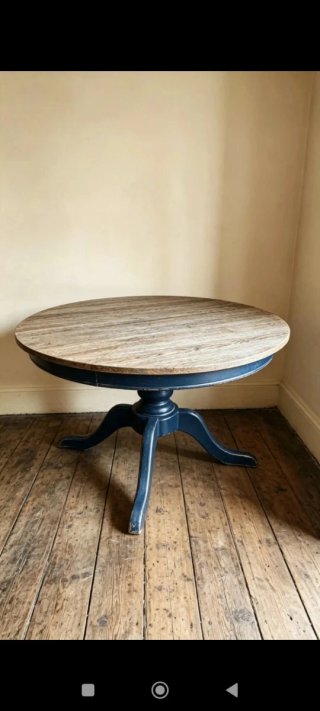 Mesa de salón de madera