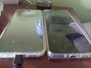 Dos teléfonos móviles sin usar