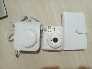 Fujifilm Instax Mini 12 + funda + álbum