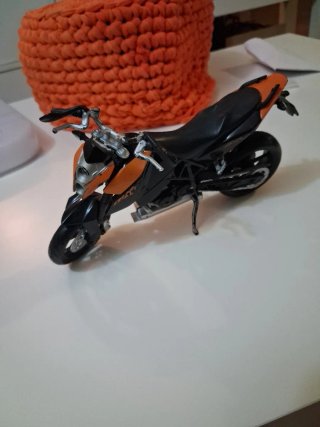 Maisto Moto KTM 690 Duke 1:12