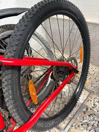 Bicicleta de montaña Trek roja