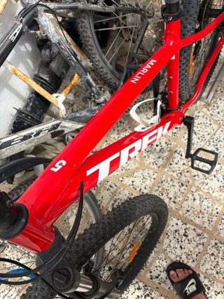 Bicicleta de montaña Trek roja
