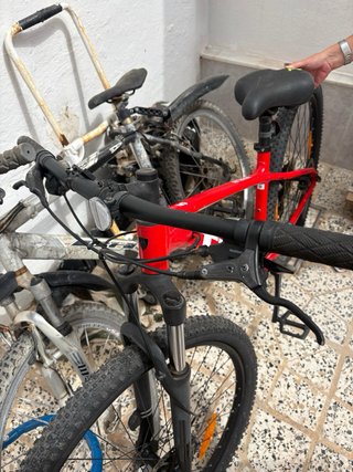Bicicleta de montaña Trek roja