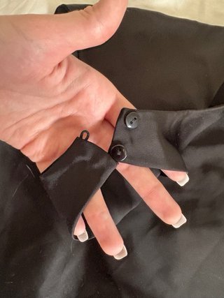 Top halter de satén negro