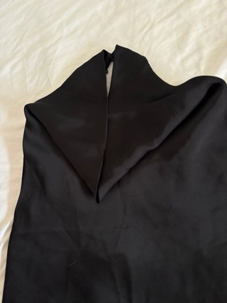Top halter de satén negro