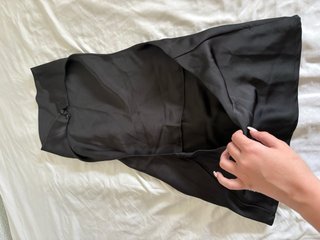 Top halter de satén negro