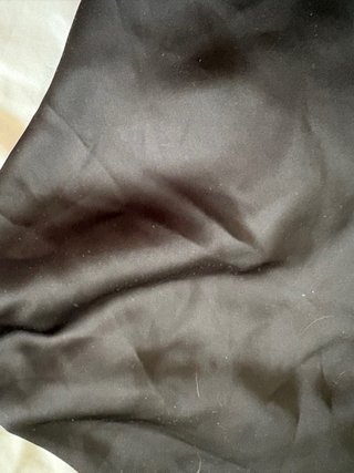 Top halter de satén negro