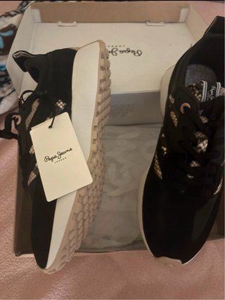 Zapatillas Pepe Jeans Negras y Beige