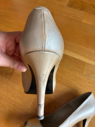 Zapatos de fiesta SANSE beige/champán. Tipo pumps.