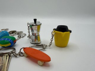 Lote de 21 llaveros vintage variados