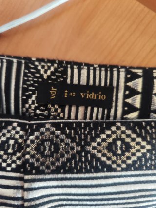 Falda corta rombos negro y dorado