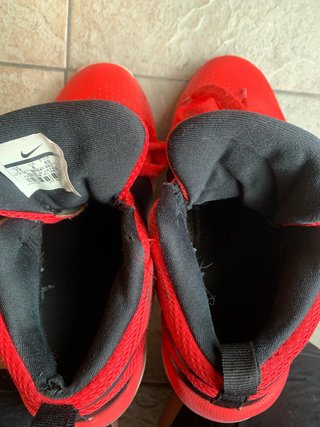 Zapatillas Nike Team Hustle Rojas