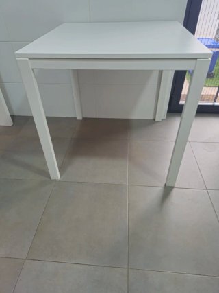 Mesa de cocina blanca