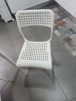 Mesa de cocina blanca