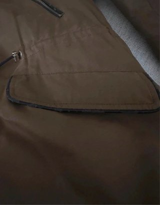 Parka verde Zara con capucha de pelo