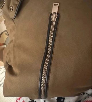 Parka verde Zara con capucha de pelo