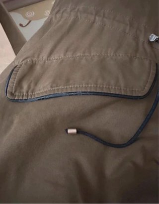 Parka verde Zara con capucha de pelo