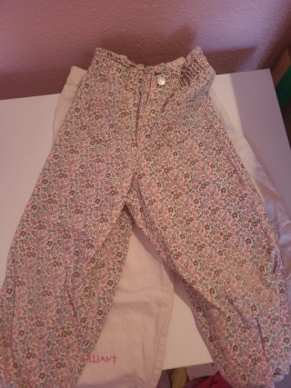 Pantalones Zara T6 florales y beige