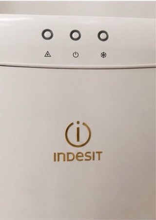Congelador Vertical Indesit 7 compartimentos