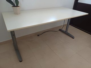 Mesa estudio IKEA Jerker 160x80 + Regleta