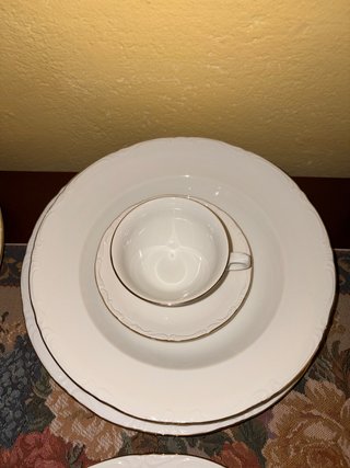 Juego de vajilla Pontesa Porcelana Blanca y Oro