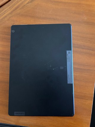 Tablet Lenovo con custodia nera