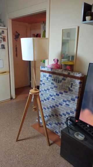 Lámpara de pie trípode madera y tela