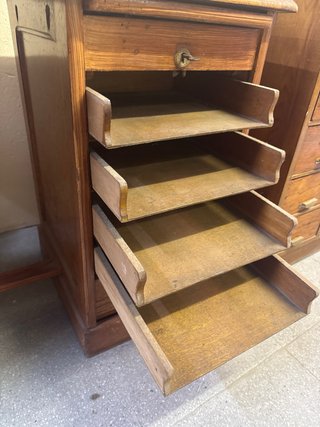 Escritorio vintage de madera
