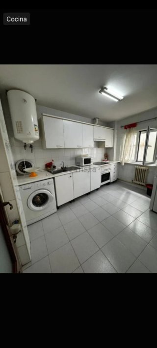 Habitación en piso compartido — Avda. Portugal 193
