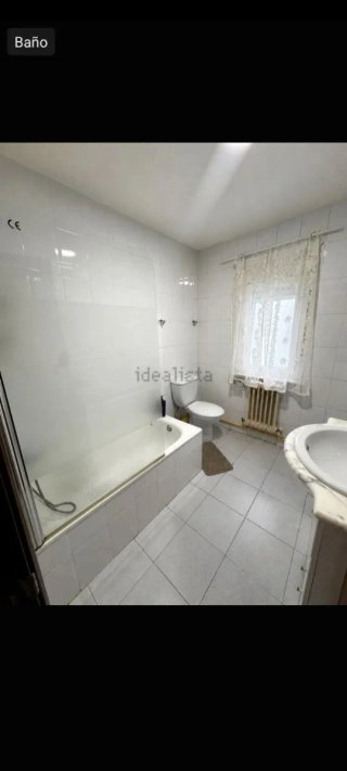 Habitación en piso compartido — Avda. Portugal 193