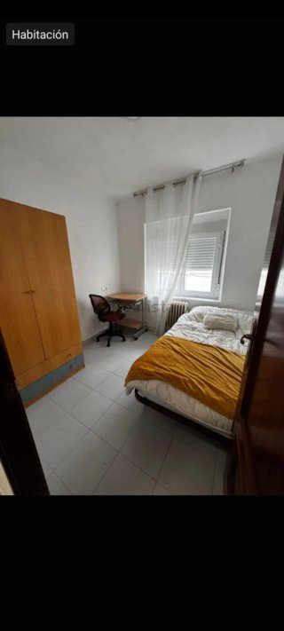 Habitación en piso compartido — Avda. Portugal 193