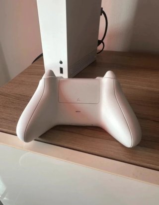 Xbox Series S + 1 Mando Blanco