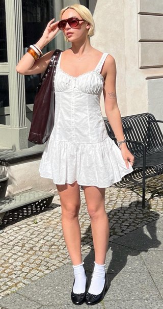 Vestido blanco con volantes
