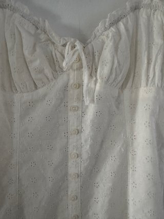 Vestido blanco con volantes
