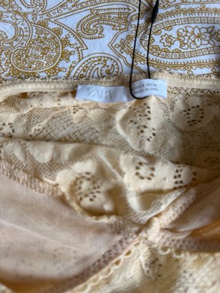 Top encaje Zara beige