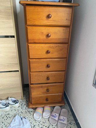 Cómoda de madera marrón
