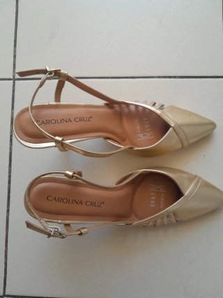 -Zapatos CAROLINA CRUZ,dorados tacón.