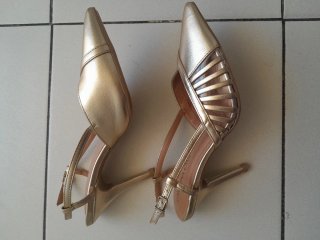 -Zapatos CAROLINA CRUZ,dorados tacón.