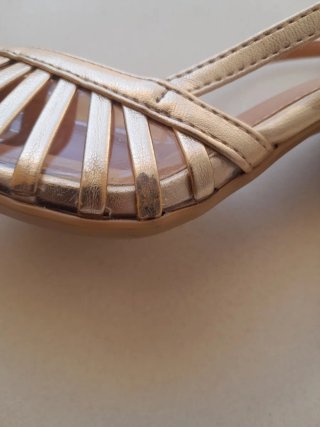 -Zapatos CAROLINA CRUZ,dorados tacón.