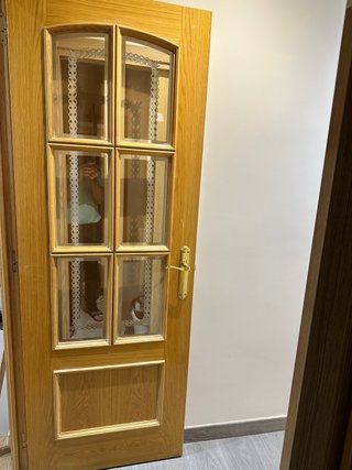 3 Puertas Interiores Madera con cristal o espejos.